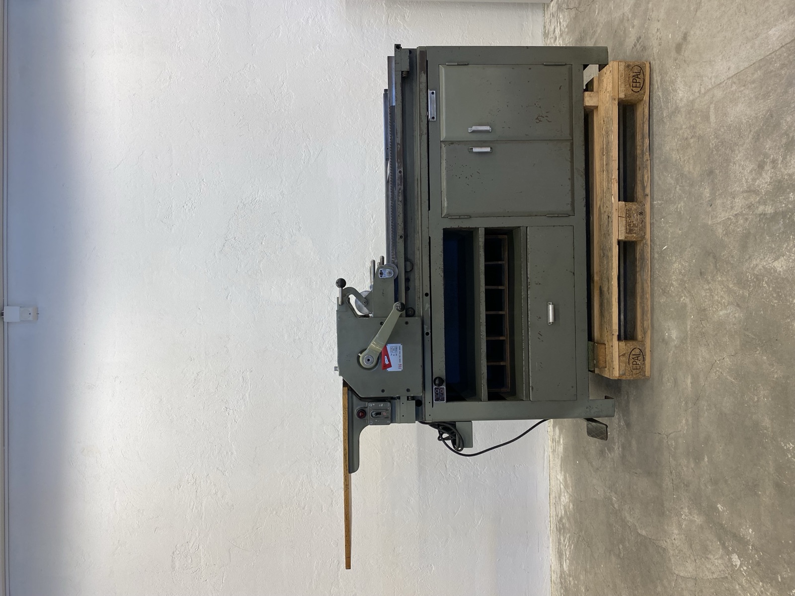 Aufgearbeitete Andruckpresse FAG Standard TP-550 auf der Palette, bereit zum Abtransport